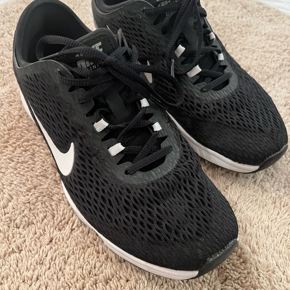 Nike Sport Shoes Woman size 38.5 Europe